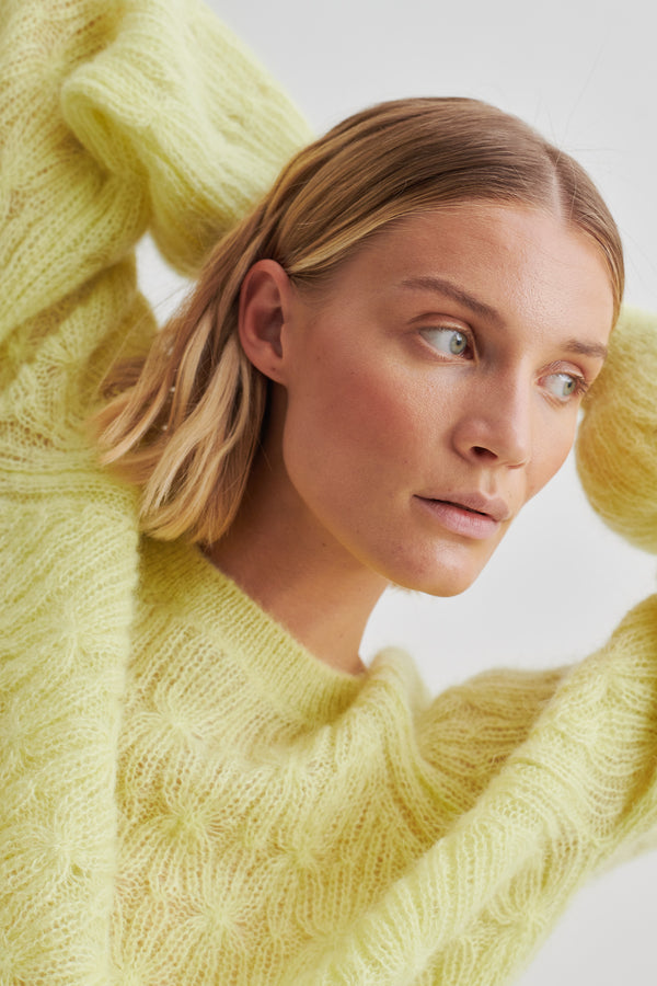 Halla Knit O-Neck