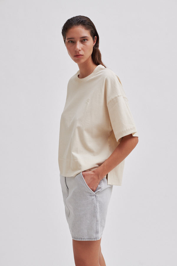 Larana Tee